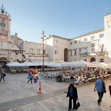 City Hall Апартаменты *